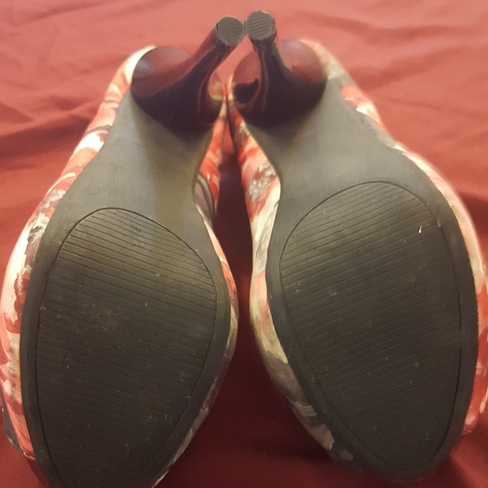 Shoes - Picture 4 of 4